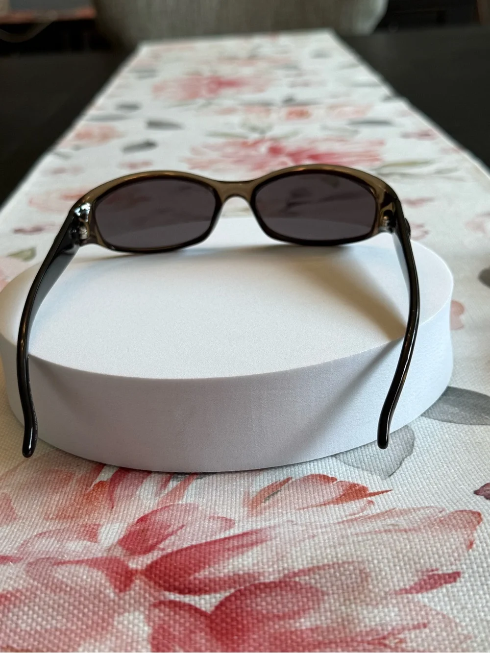 Gucci 2456/S in excellent condition, comes with case and cert. card